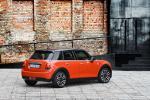 Mini Cooper 5-Door 2018 года (ZA)